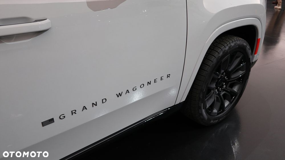 Jeep Grand Wagoneer - 5