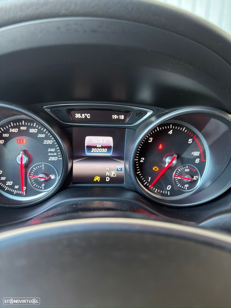 Mercedes-Benz CLA 220 d Shooting Brake AMG Line Aut. - 33