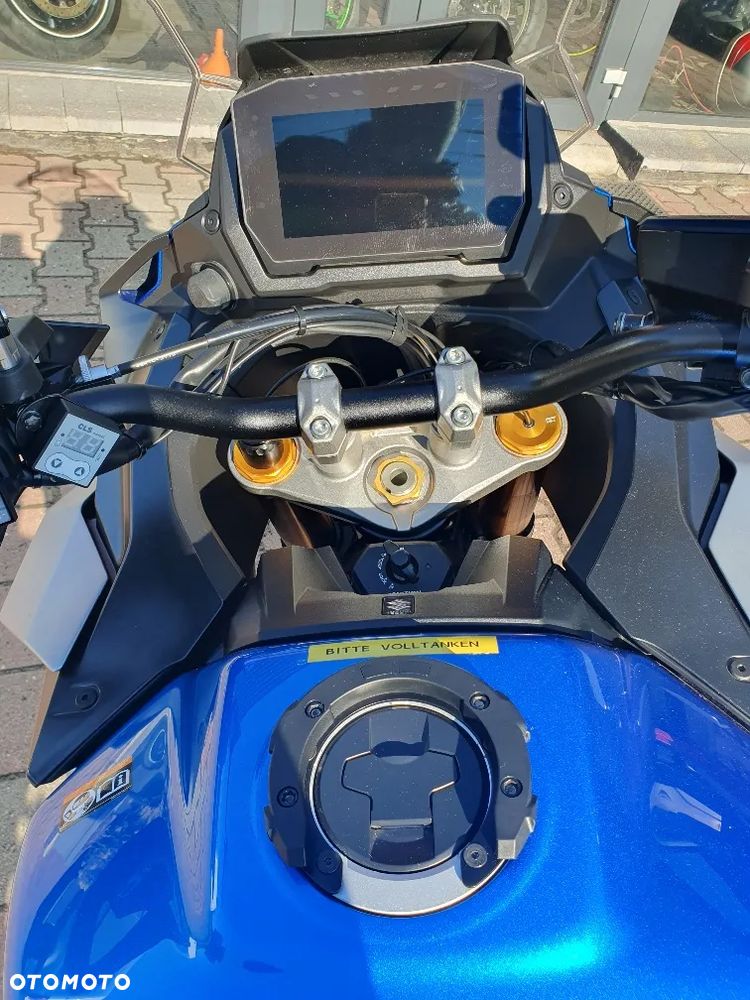 Suzuki GSX - 21