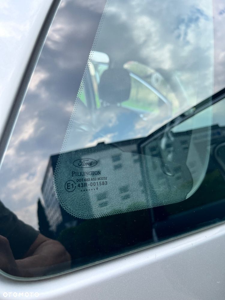 Ford Fiesta 1.4 Ghia - 36