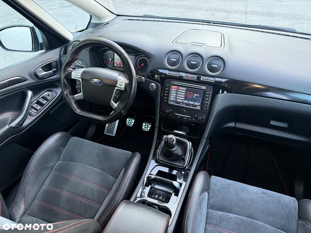 Ford S-Max - 11