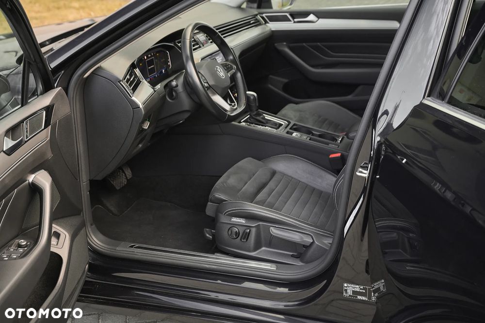 Volkswagen Passat Variant 2.0 TDI EVO Elegance DSG - 23