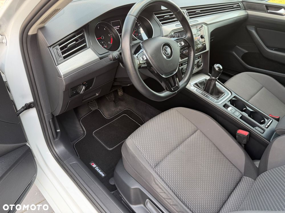 Volkswagen Passat 2.0 TDI (BlueMotion Technology) Comfortline - 11