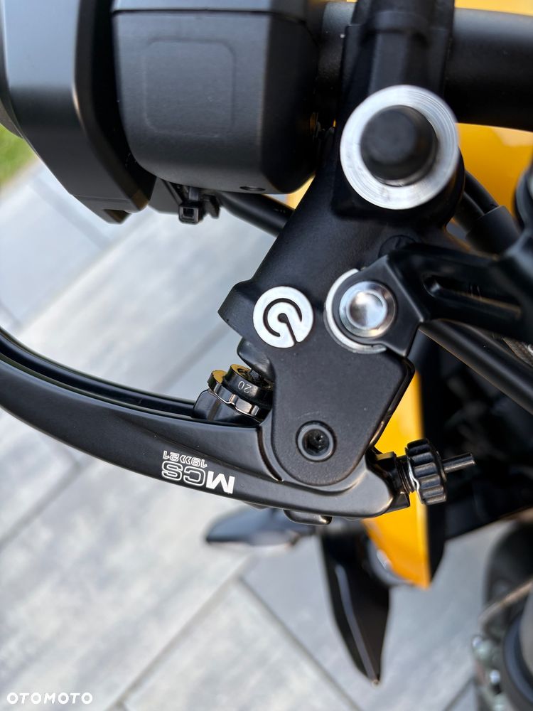 Triumph Street Triple - 26