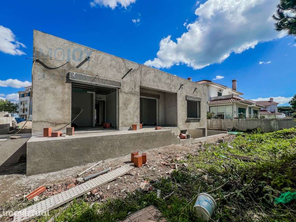 Moradia Isolada V3 de Arquitetura Moderna e Jardim - Grande imagem: 2/25