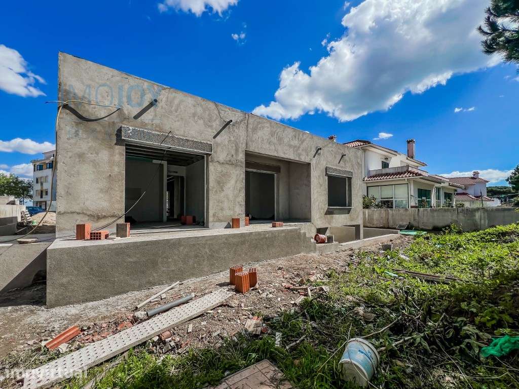 Moradia Isolada V3 de Arquitetura Moderna e Jardim - Grande imagem: 2/25