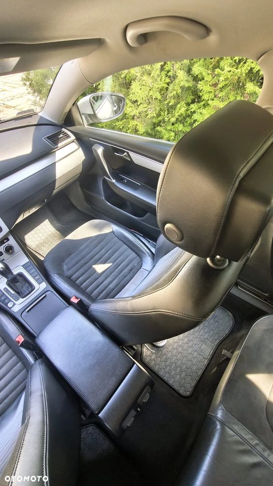Volkswagen Passat 2.0 TDI Highline R-Style DSG - 13