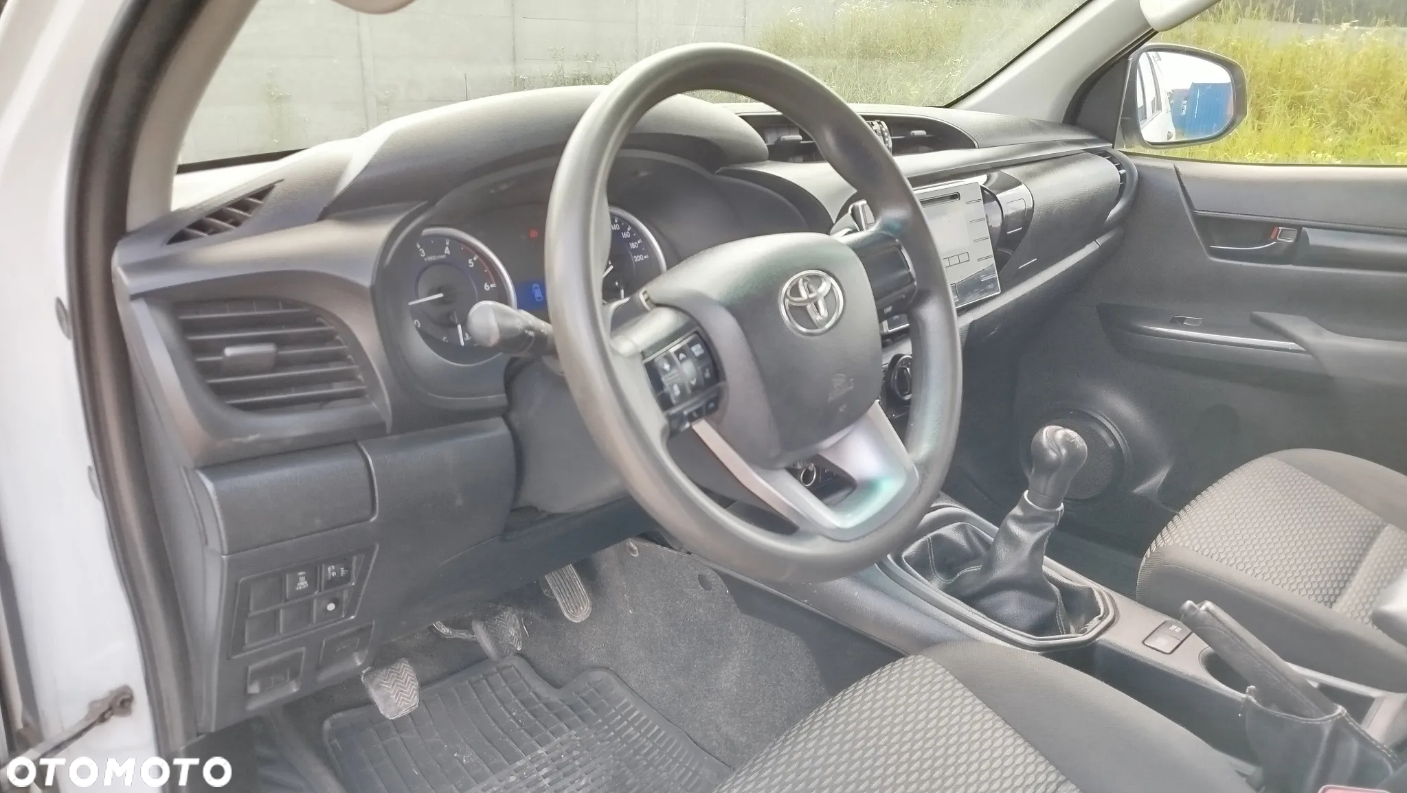 Toyota HILUX - 7