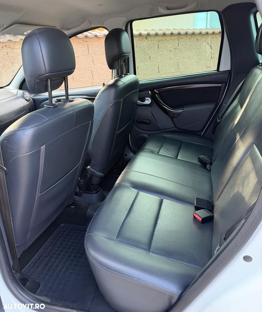 Dacia Duster 1.6 16V 4x4 Prestige - 13
