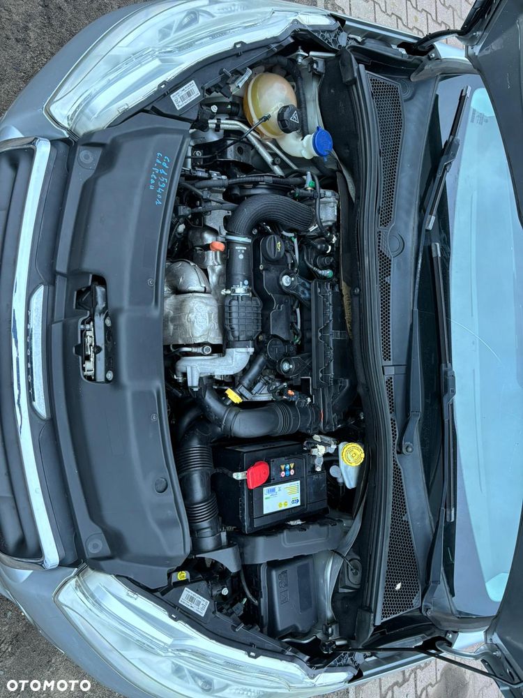 Peugeot 208 - 18