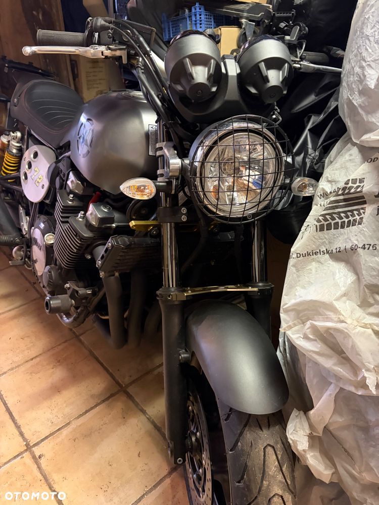 Yamaha XJR - 11