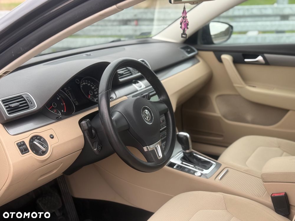 Volkswagen Passat 1.8 TSI Comfortline DSG - 12