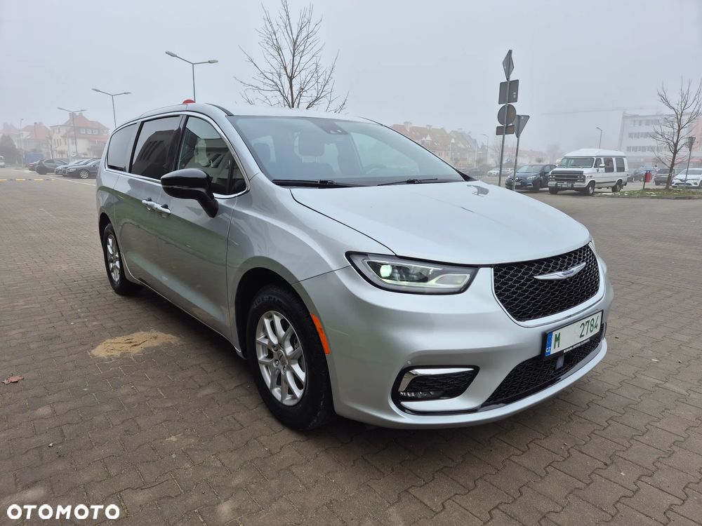 Chrysler Pacifica - 4