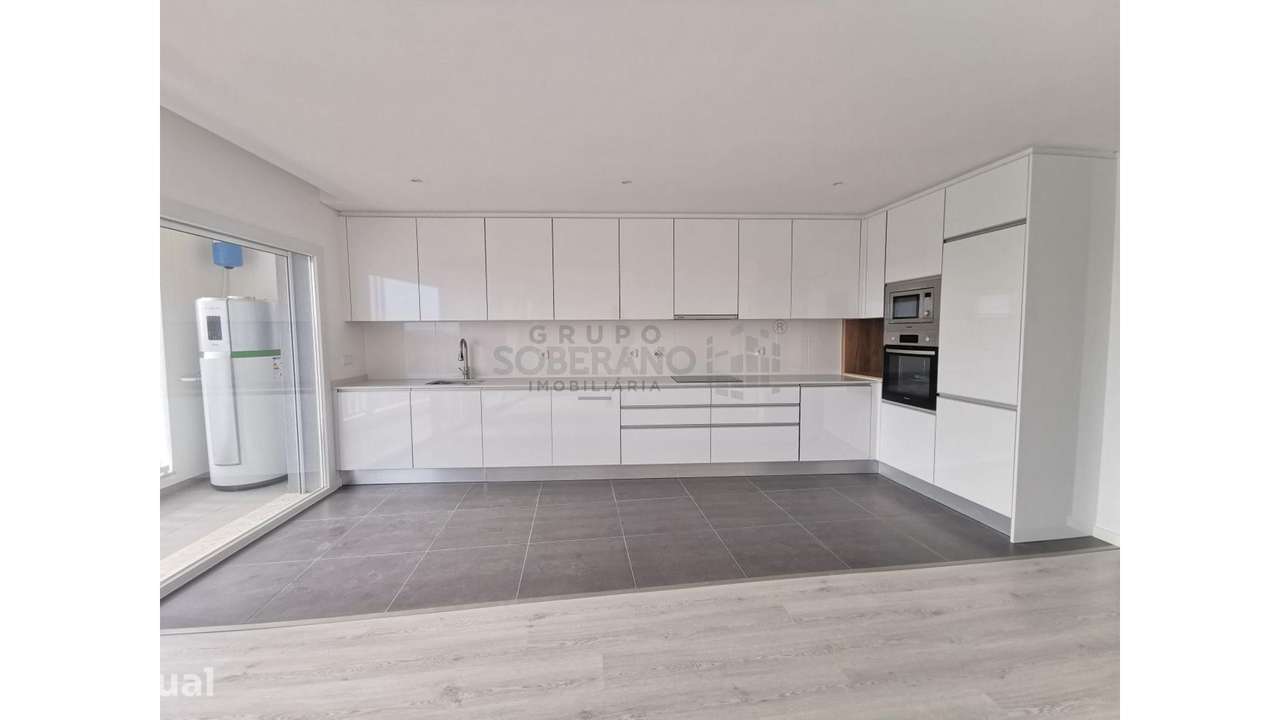 Apartamento T3 em Santa Marta do Pinhal - Grande imagem: 2/25
