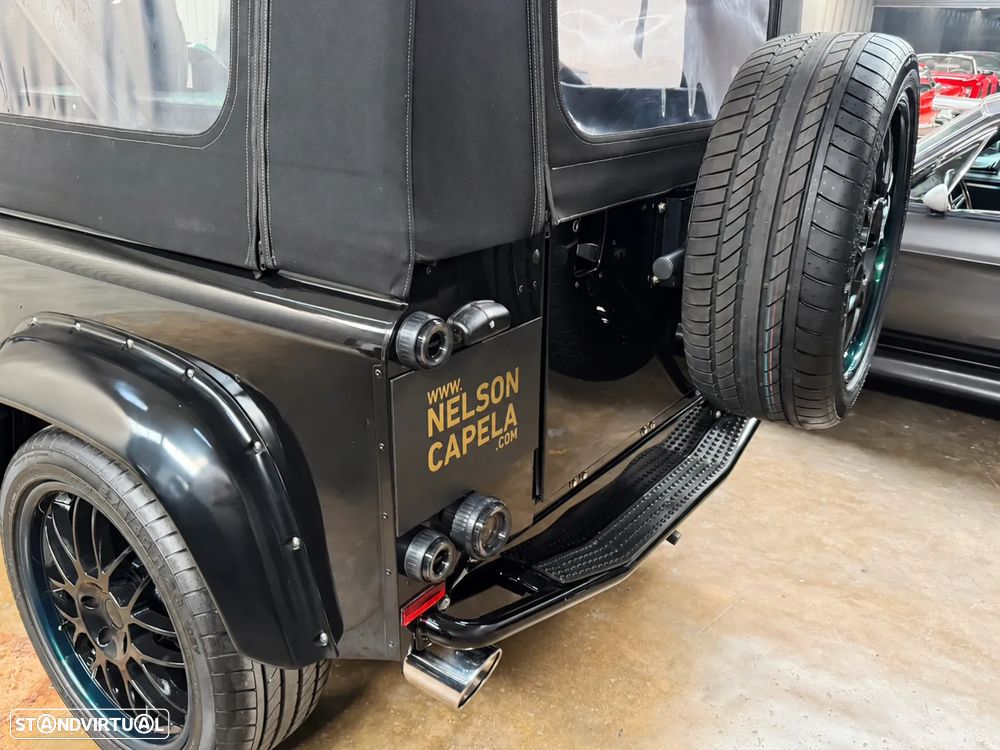 Land Rover Defender - 51