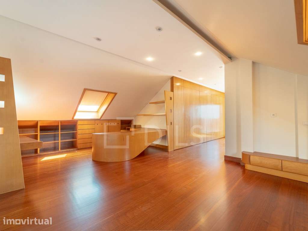 Moradia T4 em Miramar, a 200 metros da Praia - Grande imagem: 5/59