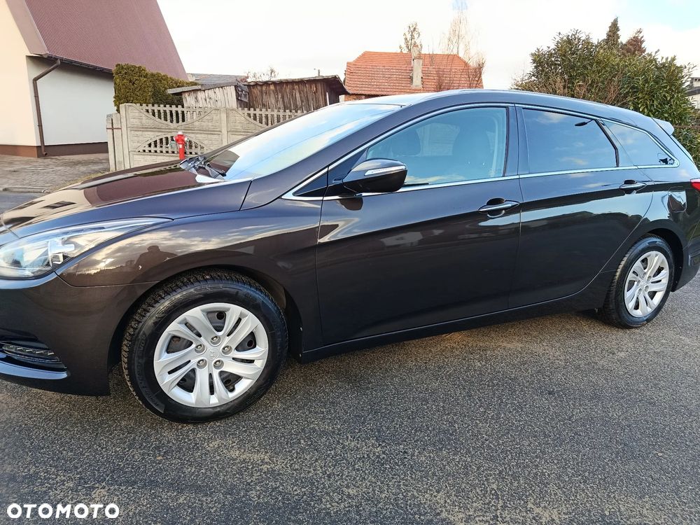 Hyundai i40 Kombi blue 1.6 Family+ - 30