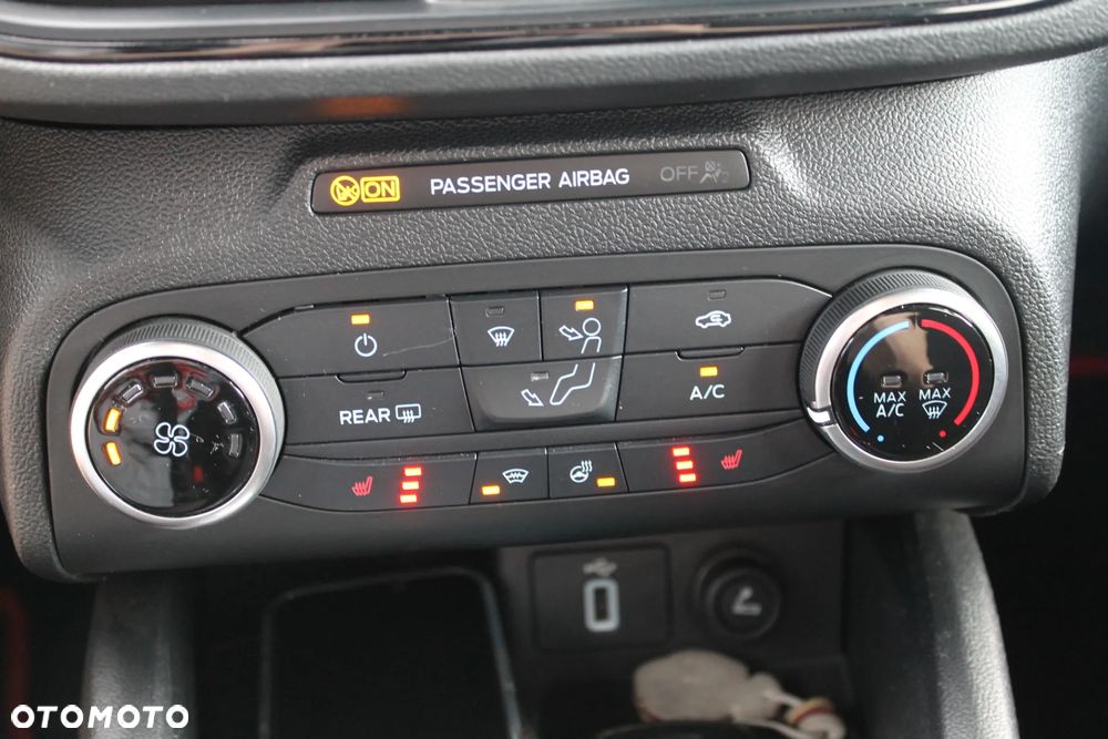 Ford Focus 1.5 EcoBlue Start-Stopp-System ST-LINE - 24