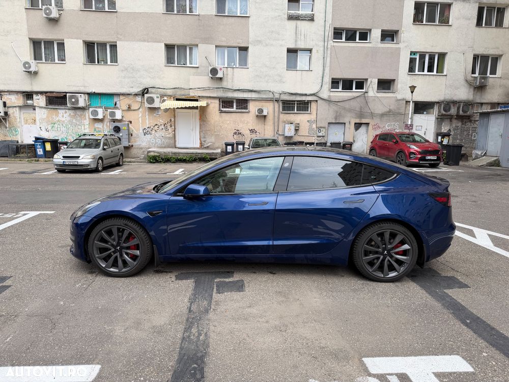 Tesla Model 3 - 3