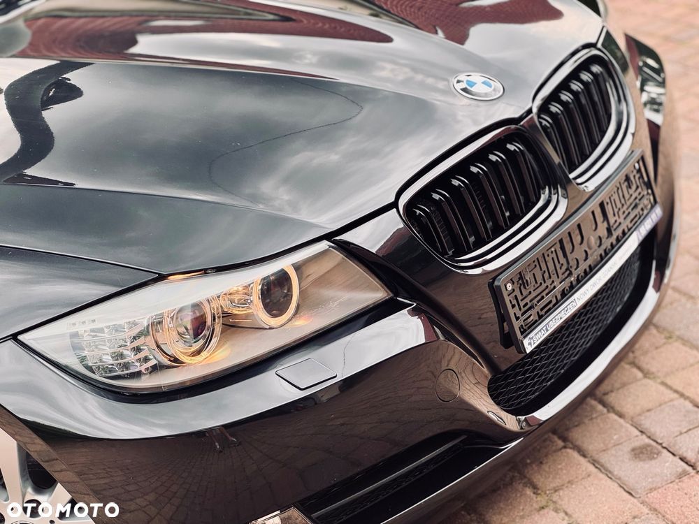 BMW Seria 3 320d DPF Touring - 12