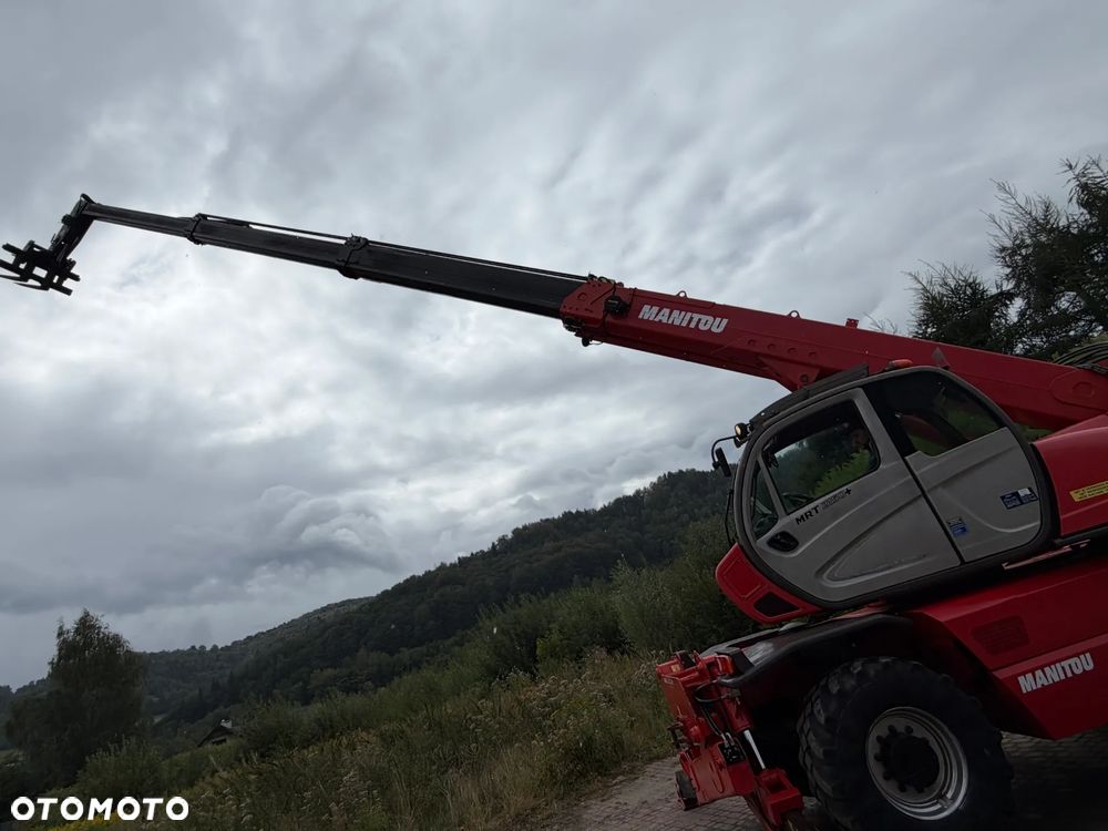Manitou MRT2150+PRIVILEGE Ładowarka teleskopowa 4x4 ROTO 21metrów. 5 ton udźwig. Bez AdBLUE bez DPF. Maszyna jak Nowa z Norwegii 5300 mtg. 2015 rok. Obrót pełny. Zero luzów wycieków. Zadbana maszyna z Fermy Norweskiej. Silnik 160 Km. AUTEC zdalne sterowanie. Ani deka luzów czy wycieków. Opony jak Nowe. Pełny Oryginał. Niski przebieg. Stabilizatory. Zamki na tłokach. OKAZJA. Jest to model przystosowany do pracy z koszem. - 28