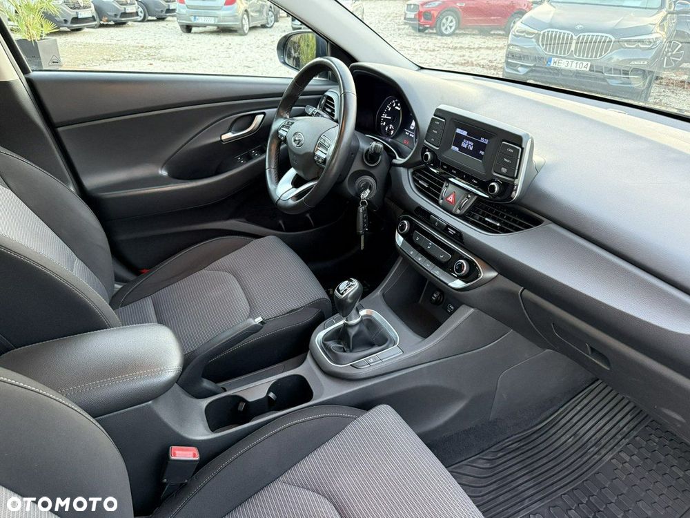 Hyundai i30 1.5 DPI Classic + - 27