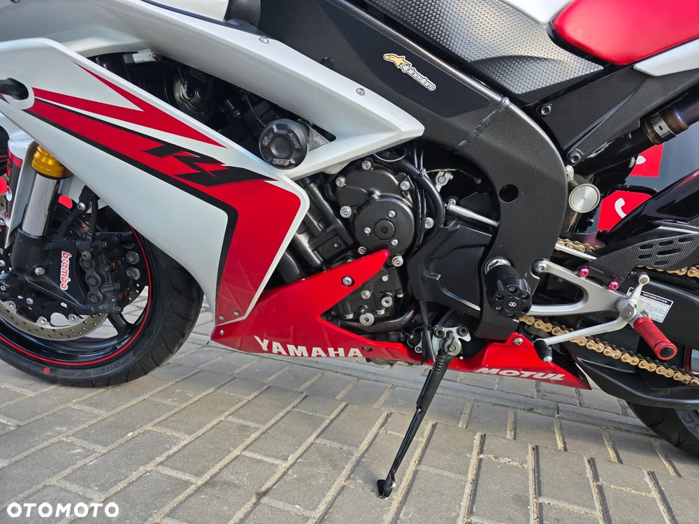 Yamaha R1 - 27