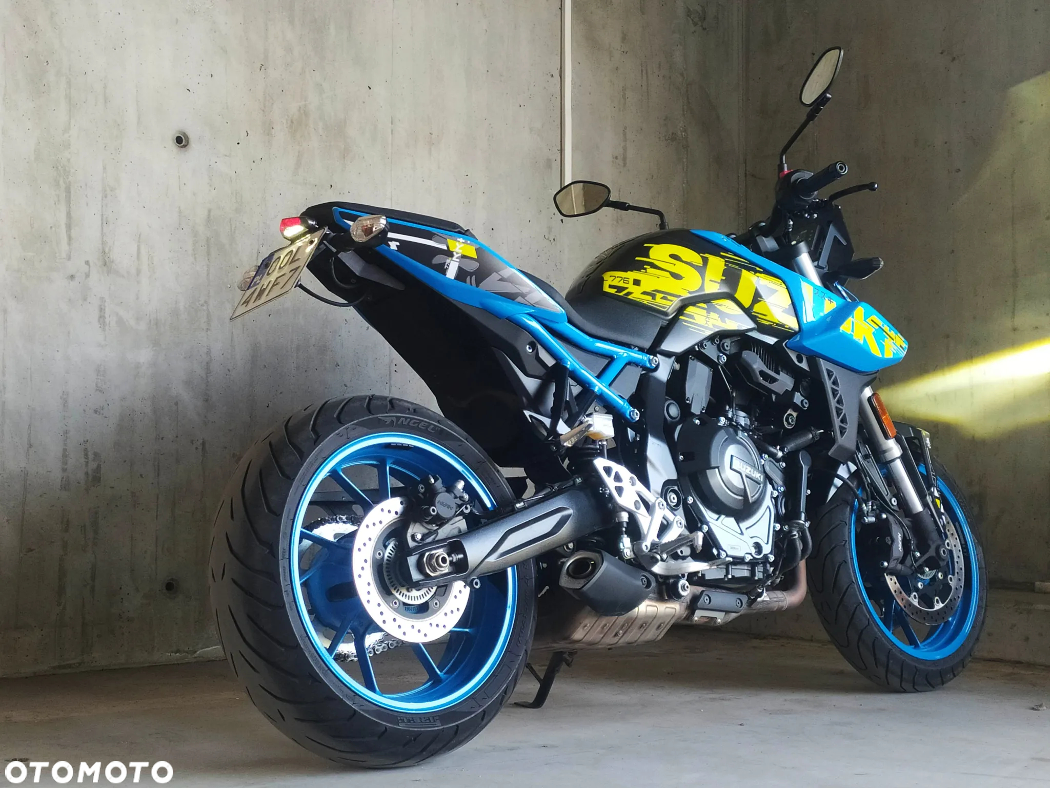 Suzuki GSX - 12