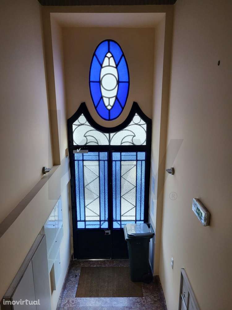 Espaçoso T2 reabilitado junto à Alameda D. Afonso Henriques, com eleva - Grande imagem: 3/31