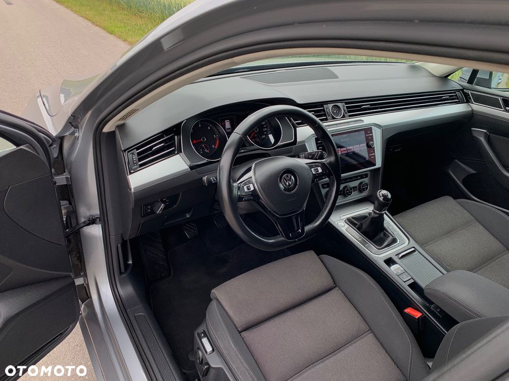 Volkswagen Passat 2.0 TDI (BlueMotion Technology) Comfortline - 9