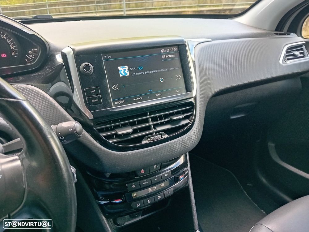 Peugeot 2008 1.2 PureTech Allure - 16