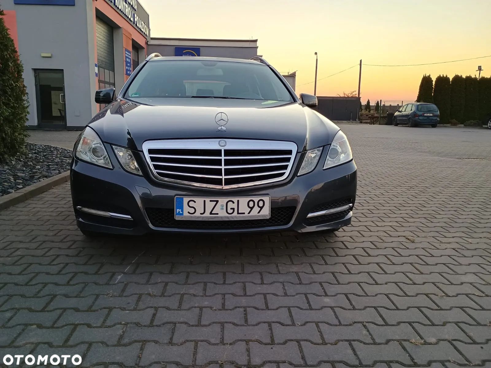 Mercedes-Benz Klasa E 220 CDI BlueEff Avantgarde - 1