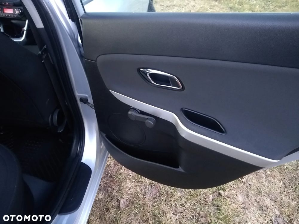 Kia Ceed - 11