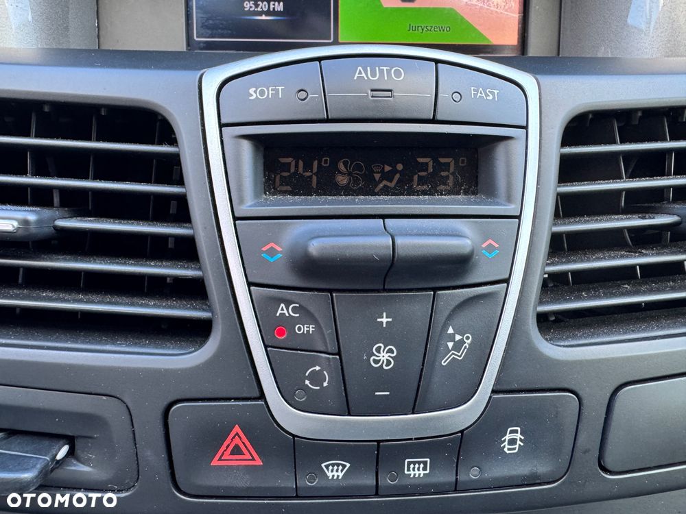 Renault Laguna 2.0 dCi Initiale - 21