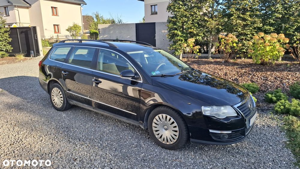 Volkswagen Passat - 1