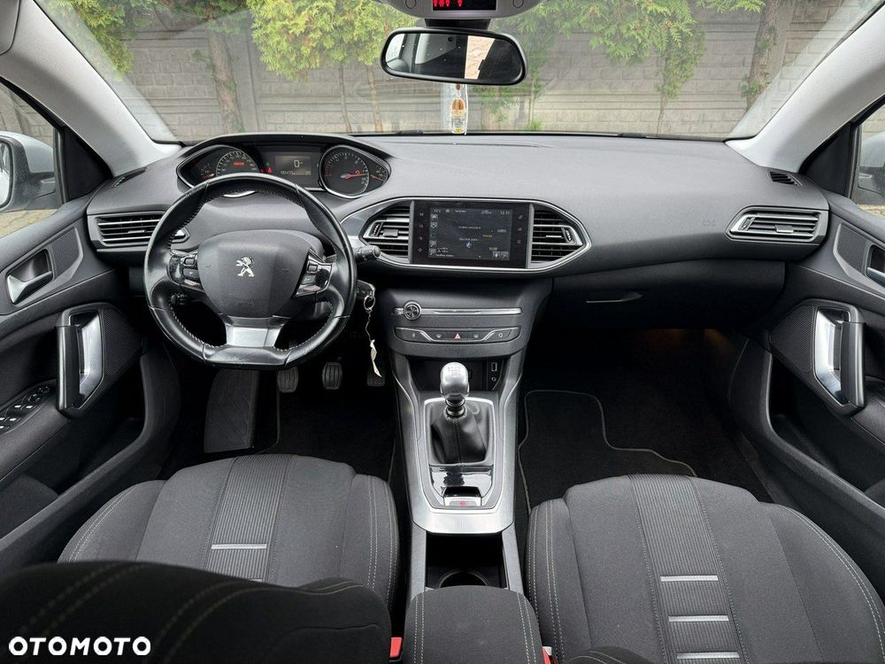 Peugeot 308 - 8