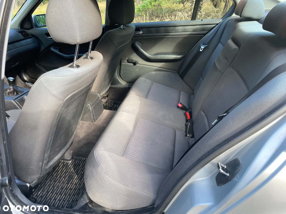 BMW Seria 3 316i - 10