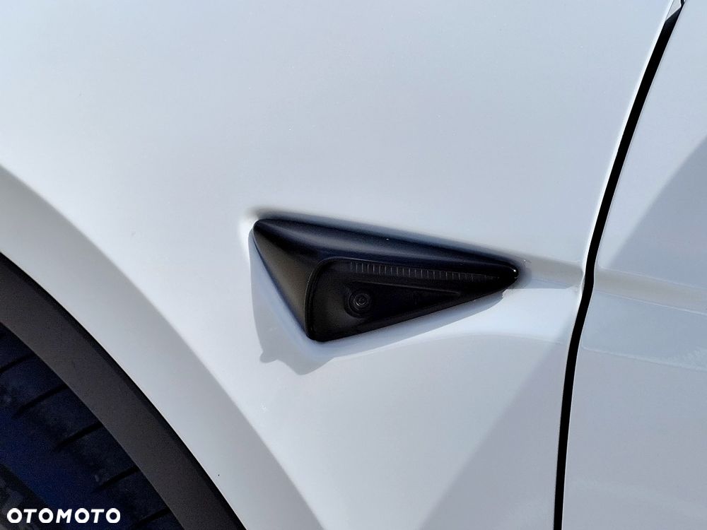 Tesla Model Y RWD - 14