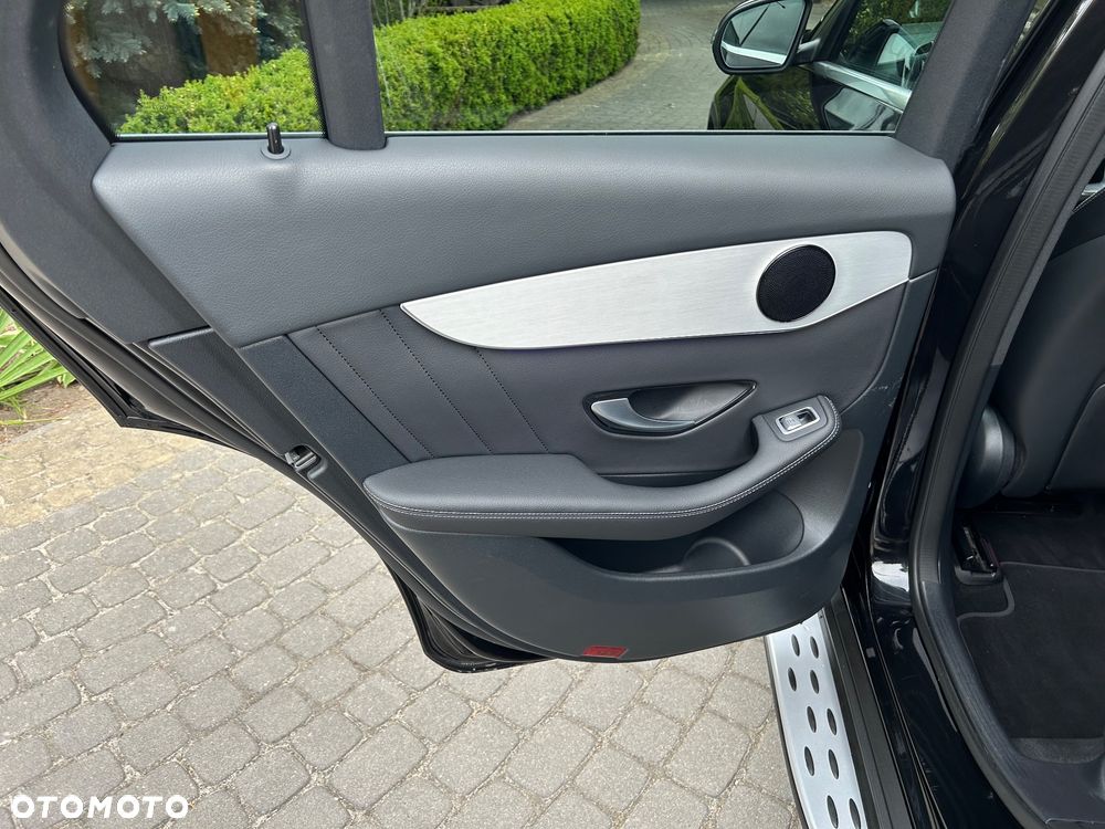 Mercedes-Benz GLC 300 de 4Matic 9G-TRONIC AMG Line Plus - 35