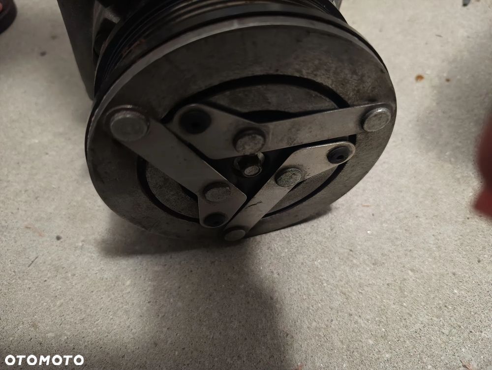 Kompresor klimatyzacji Volvo V40 1.6 benzyna 14- 31404441 - 3