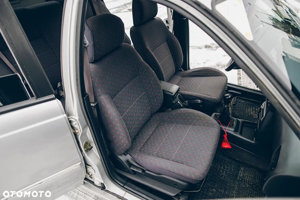 Hyundai Lantra - 17