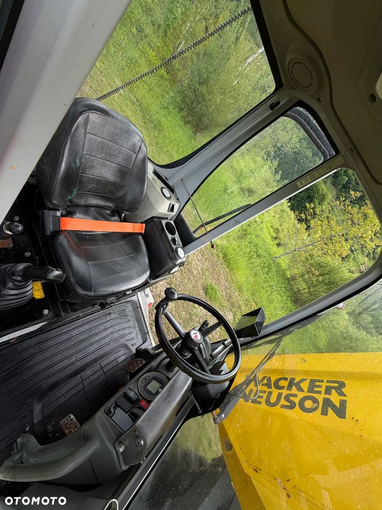 Wacker Neuson DW90 Wozidło 4x4 OBROTOWE.  9 ton ładowność z Pełną kabiną.  1799 mtg 2022 rok. Jak nowe z salonu PERKINS turbo silnik 4cylindry! Pochodzi z Norweskiego Gospodarstwa Ziemniaczanego! Pełne sterowanie dżojstik REWERS HYDROSTATIC. Ogrzewana wentylowana Kabina Opony zero zużycia. Aktualna DEKRA. Kamery wysokiej jakośći! Zero luzów i wycieków. Szybka wolna jazda. Wielka Okazja. Oświetlenie pełne Fabryczne. Hak. Podzespoły dosłownie Nowe! Lokalizacja NOWY SĄCZA - 12