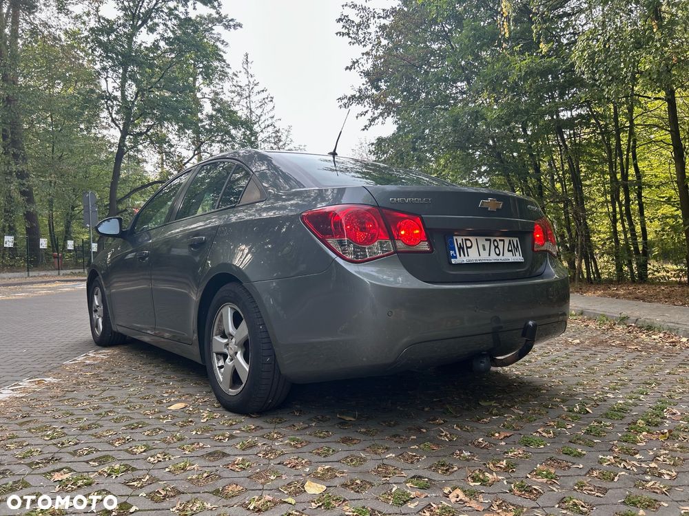 Chevrolet Cruze 1.6 LS - 6