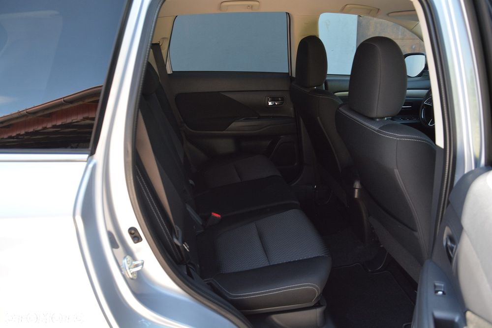Mitsubishi Outlander - 13