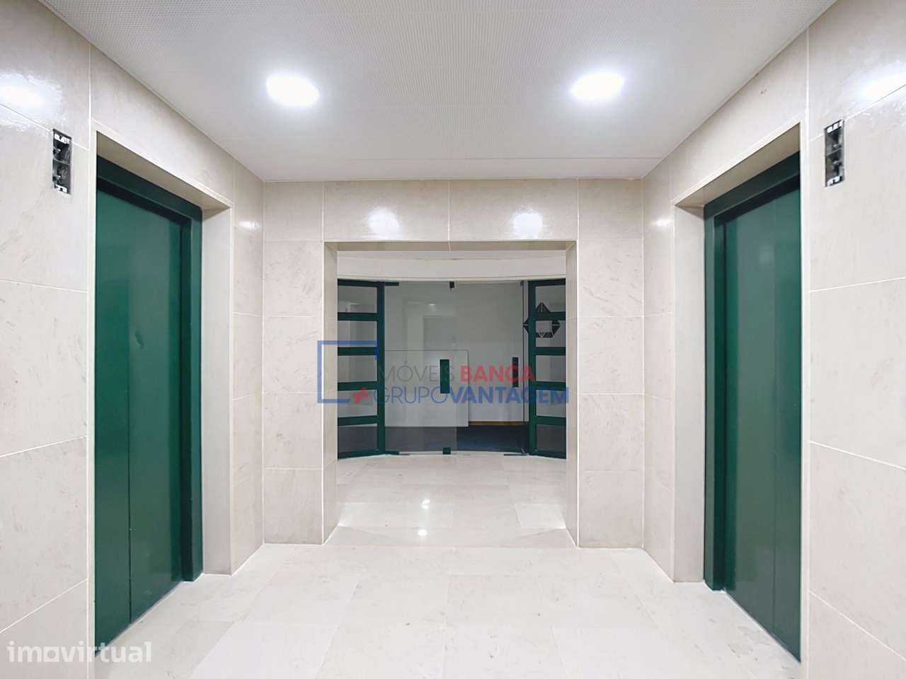 Escritório com 188m2 na Av. Columbano Bordalo Pinheiro - Grande imagem: 3/15