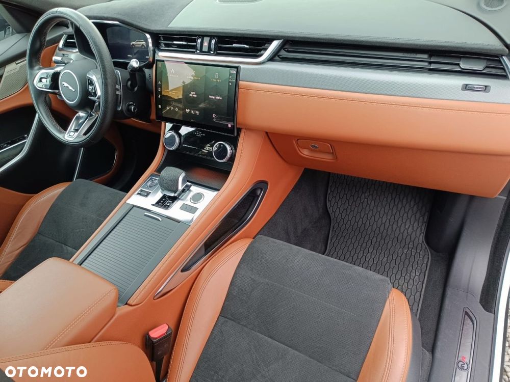 Jaguar F-Pace 5.0 V8 P550 AWD SVR - 29
