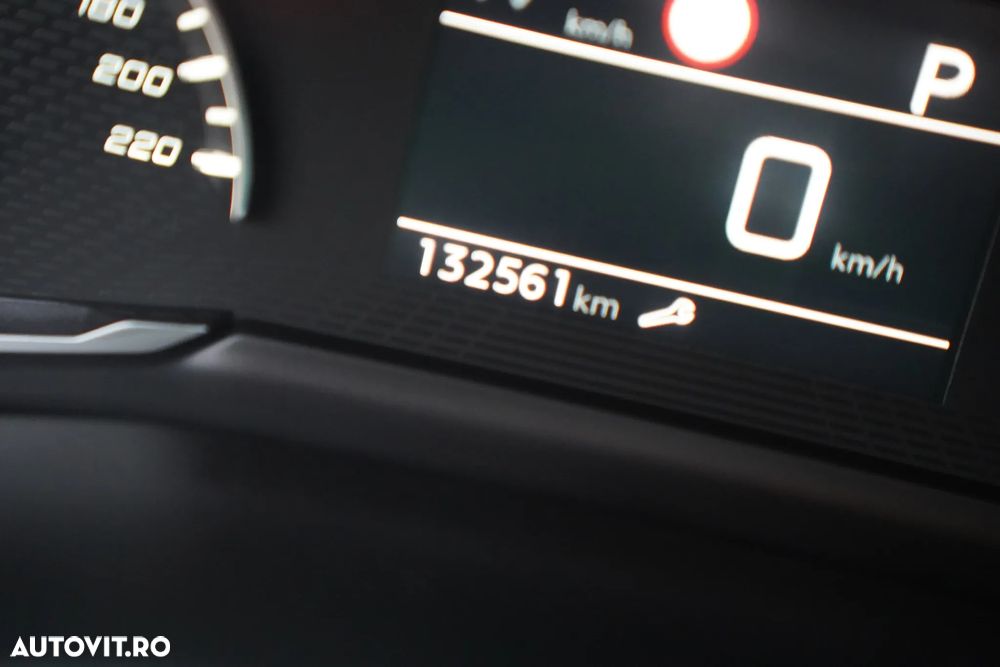 Peugeot 2008 PureTech 130 EAT8 GT Pack - 19