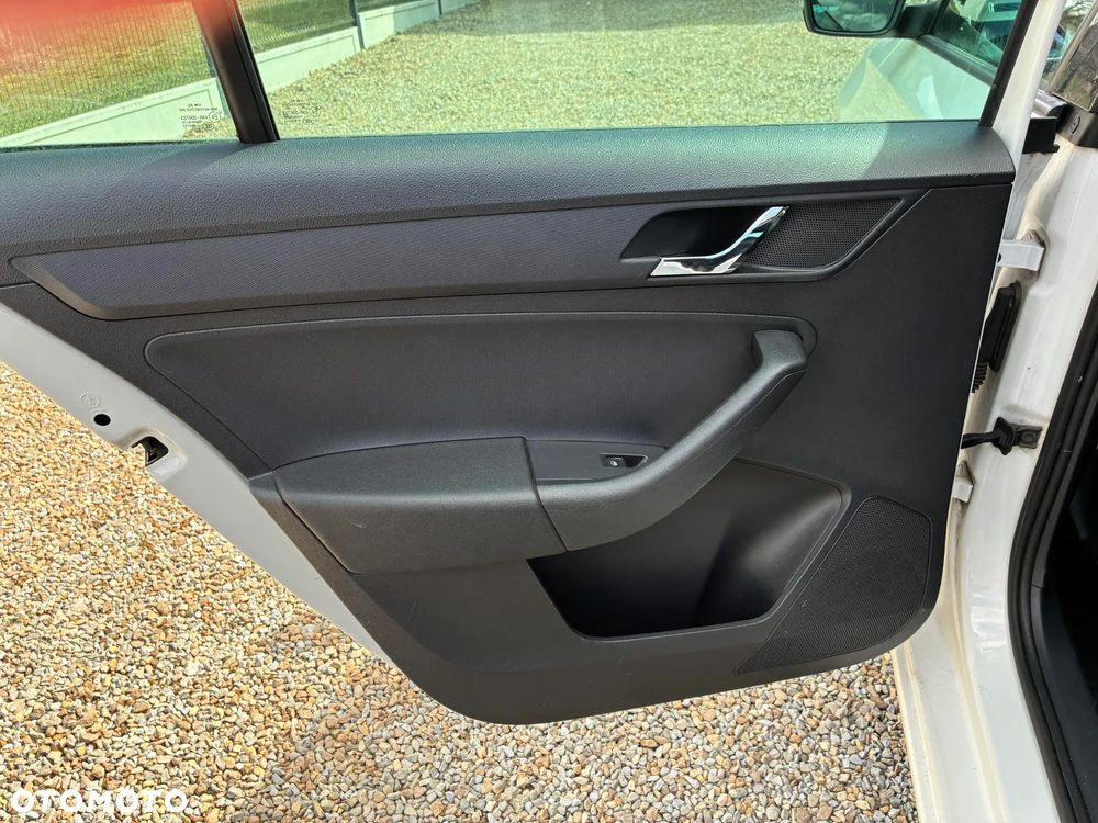 Skoda RAPID 1.2 TSI Ambition - 22