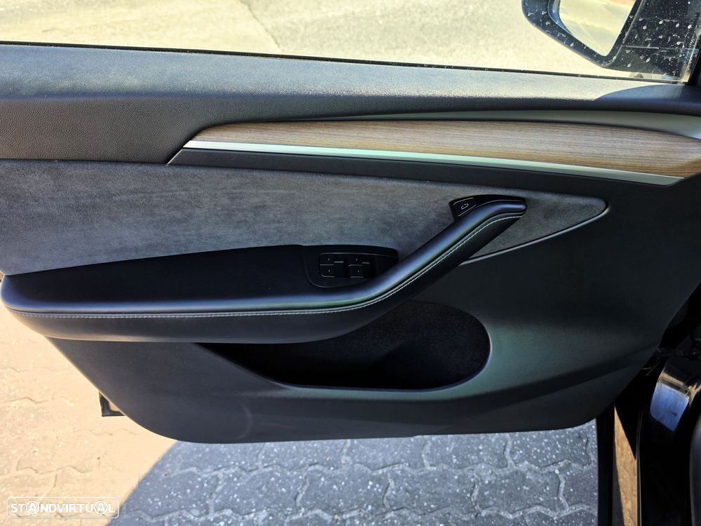 Tesla Model Y Standard - 10