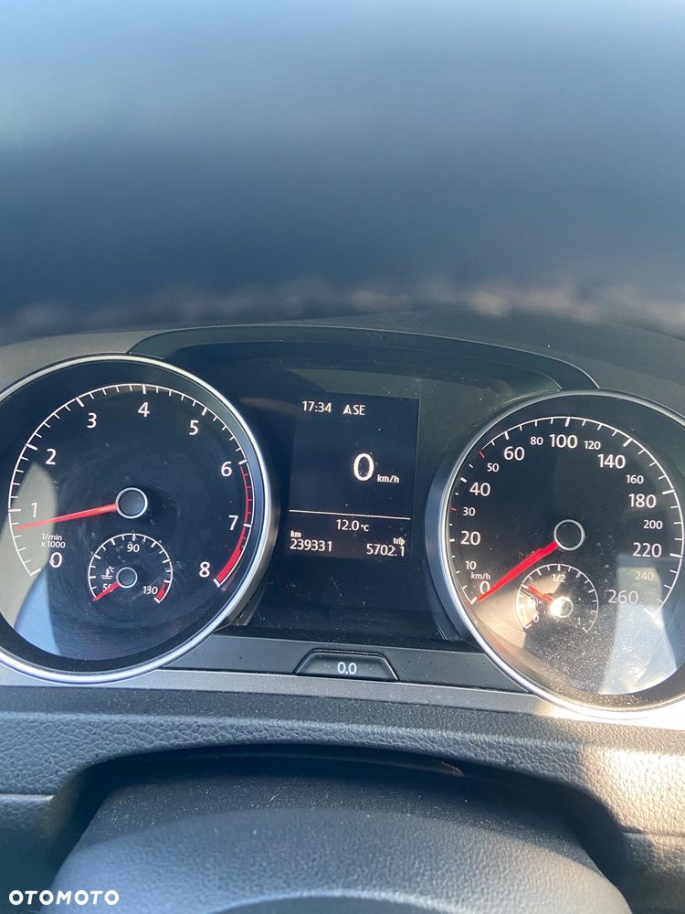 Volkswagen Golf - 8